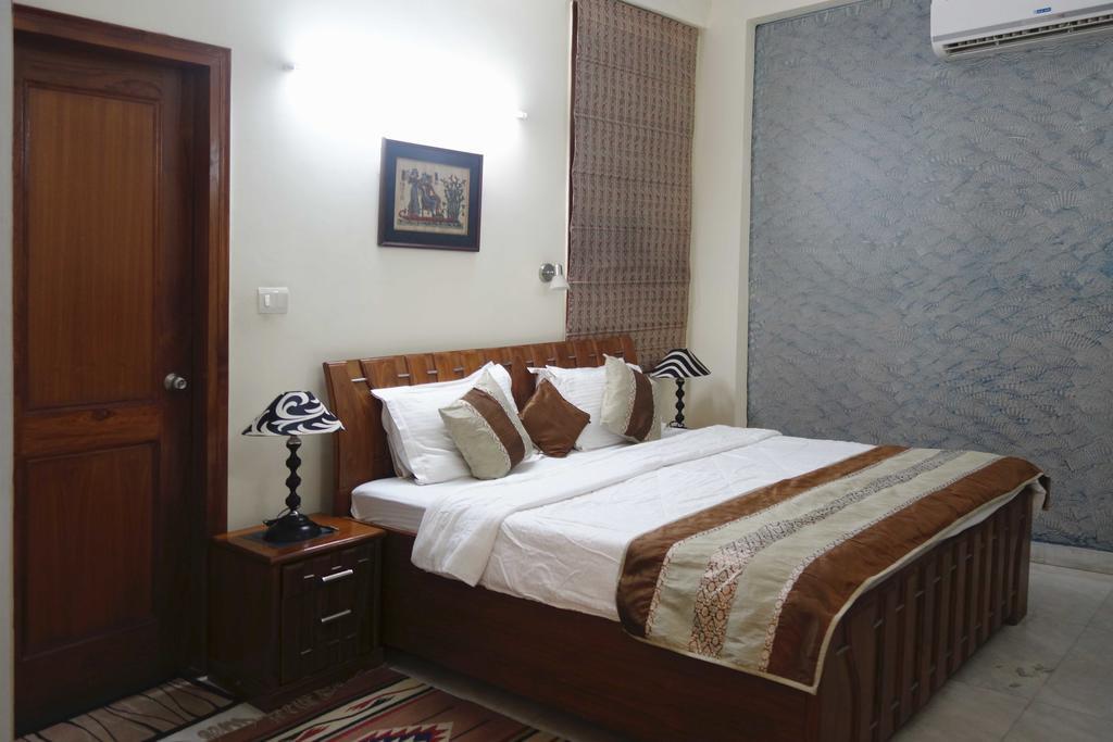 Sabs Bed And Breakfast New Delhi Exteriör bild
