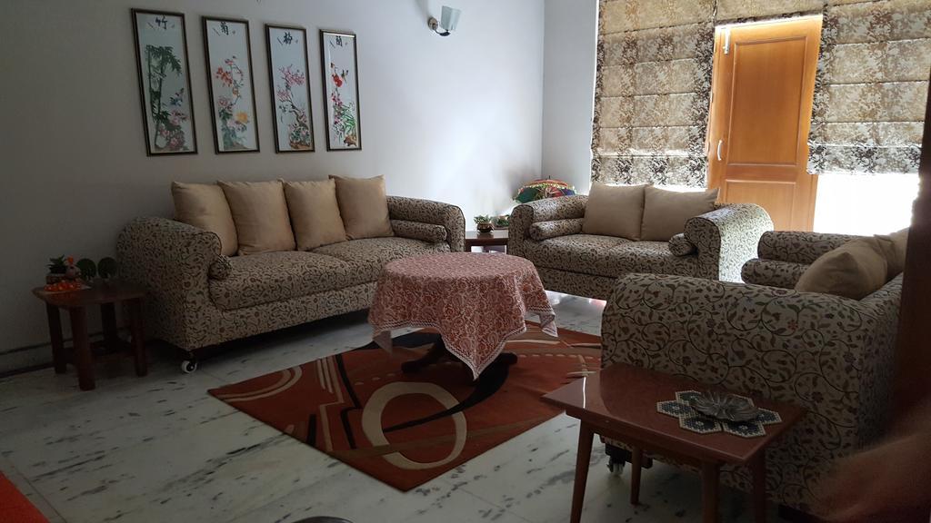 Sabs Bed And Breakfast New Delhi Exteriör bild